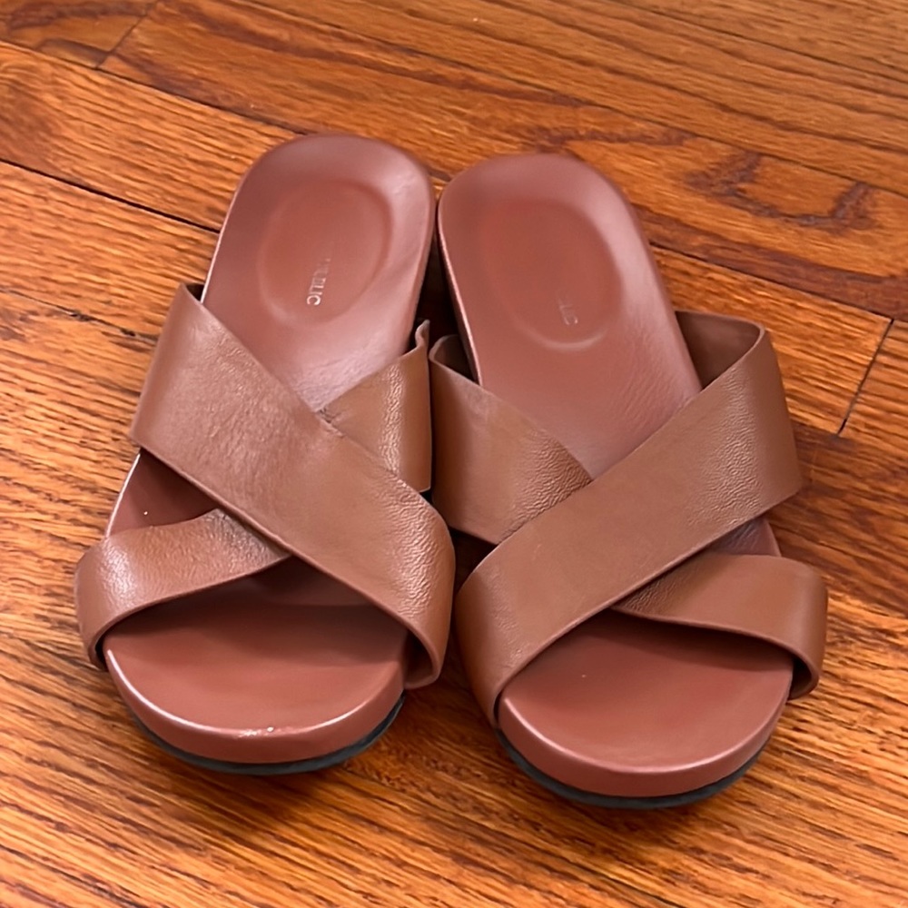 Banana Republic Brown Cross Strap Sandals / Slides Size 7